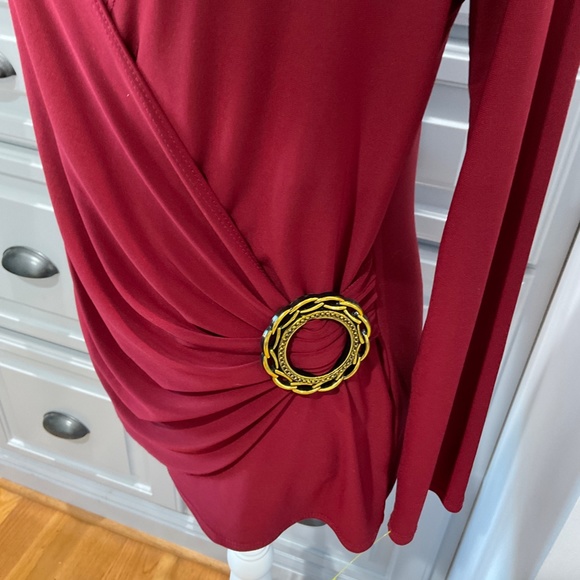 JM Fleurette Scarlet Drape Front Blouse with Gold Accent Piece, Size L, NWOT - Picture 2 of 5